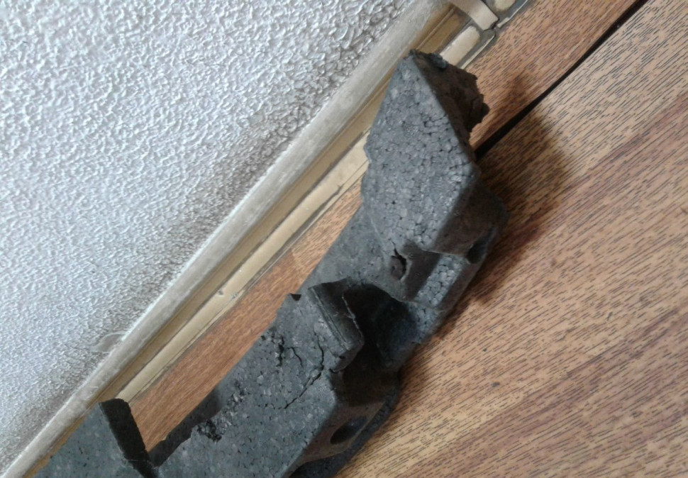 Абсорбер переднего бампера Volkswagen Touran (слом. часть) oem 1t0807248 Абсорбер переднего бампера Volkswagen Touran (слом. часть) oem 1t0807248