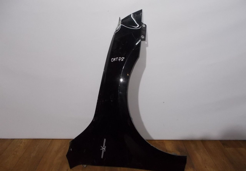 Крыло переднее правое бу Skoda Octavia A7 OEM 5E0821106A