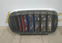 Решетка радиатора правая бу BMW X5 F15 OEM 51117308660
