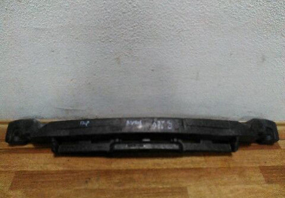 Абсорбер переднего бампера Toyota Auris oem 5261102260b (Скл-3)