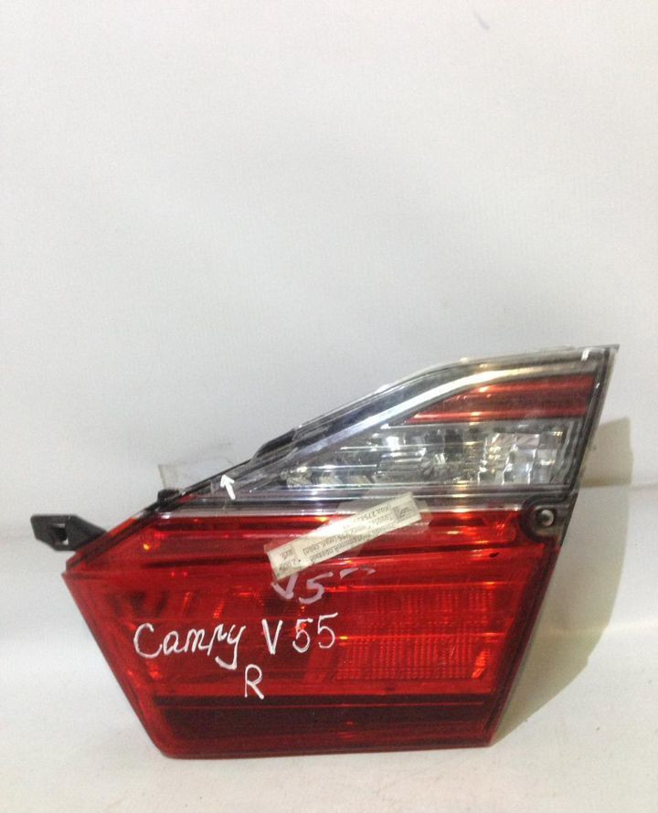 Фонарь задний правый Toyota Camry V55 oem 8158133270