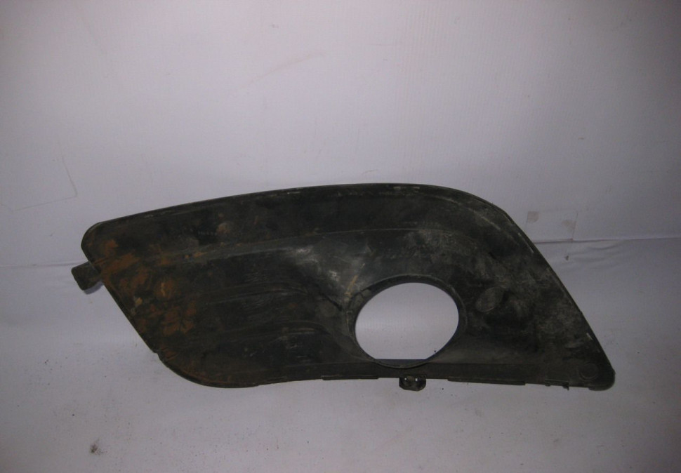 Решетка рамка птф левая Lada Largus oem 8450000253 (скл-3) Решетка рамка птф левая Lada Largus oem 8450000253 (скл-3)