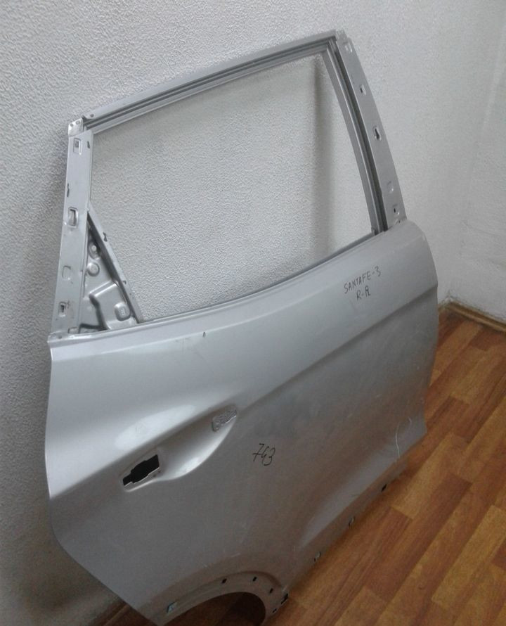 Дверь задняя правая Hyundai Santa Fe 3 oem 770042w000 (вмятина) Дверь задняя правая Hyundai Santa Fe 3 oem 770042w000 (вмятина)
