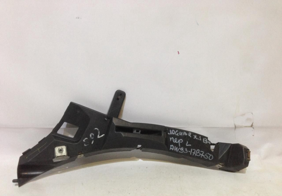 Крепление переднего бампера левый  Jaguar XJ  oem aw9317b750 (скл-3)