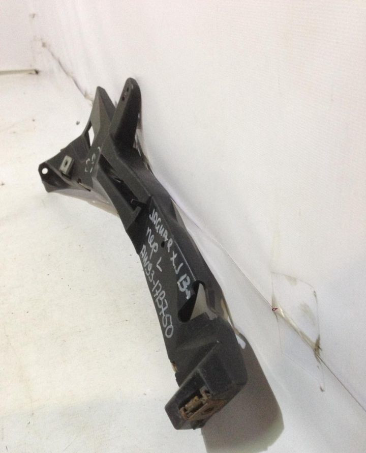 Крепление переднего бампера левый  Jaguar XJ  oem aw9317b750 (скл-3)