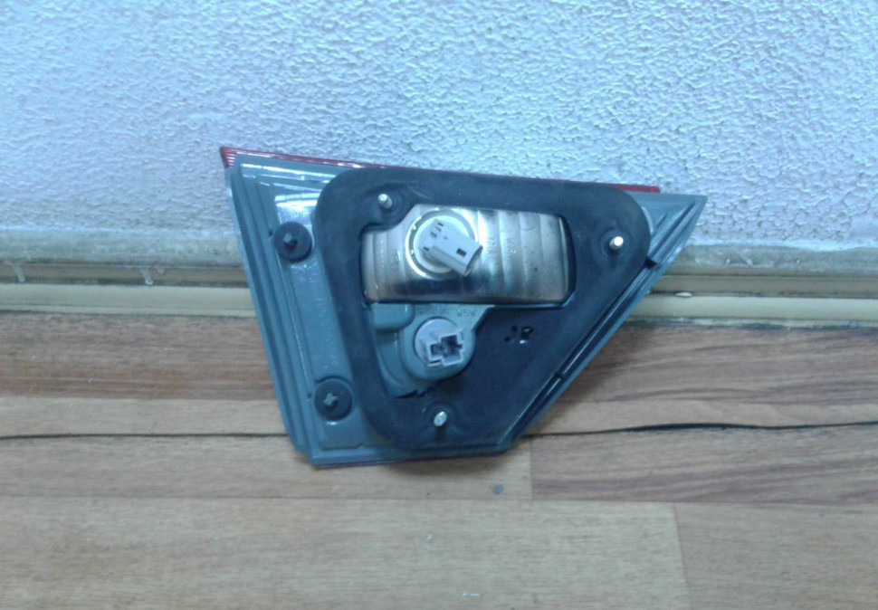 Фонарь правый внутренний Lada Vesta (cколы) oem 8450006964 (скл-3) Фонарь правый внутренний Lada Vesta (cколы) oem 8450006964 (скл-3)