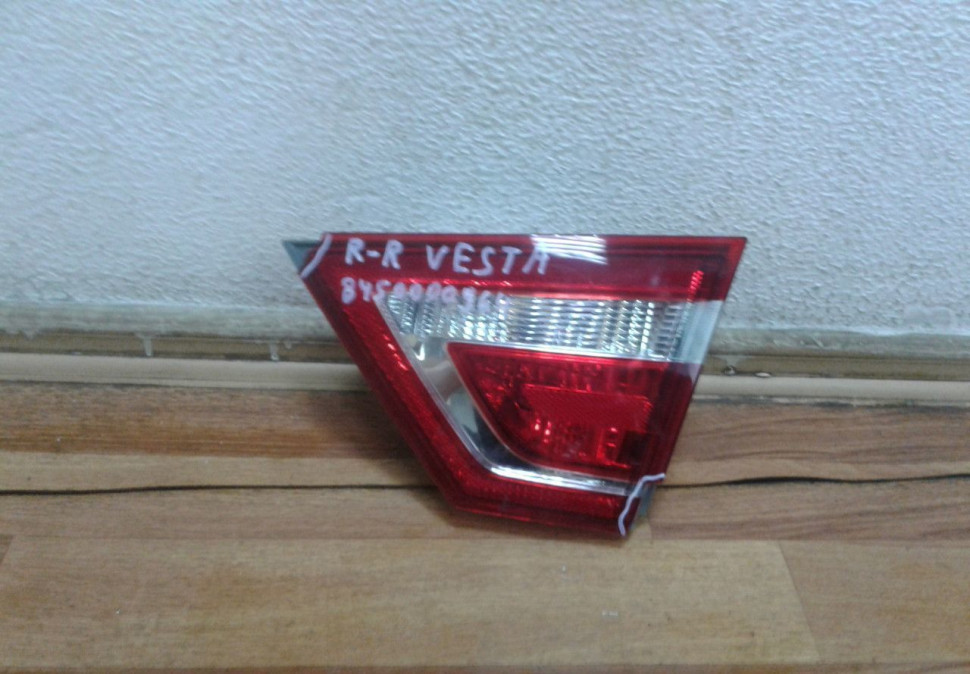 Фонарь правый внутренний Lada Vesta (cколы) oem 8450006964 (скл-3)