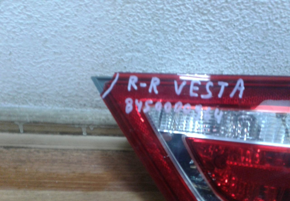 Фонарь правый внутренний Lada Vesta (cколы) oem 8450006964 (скл-3)