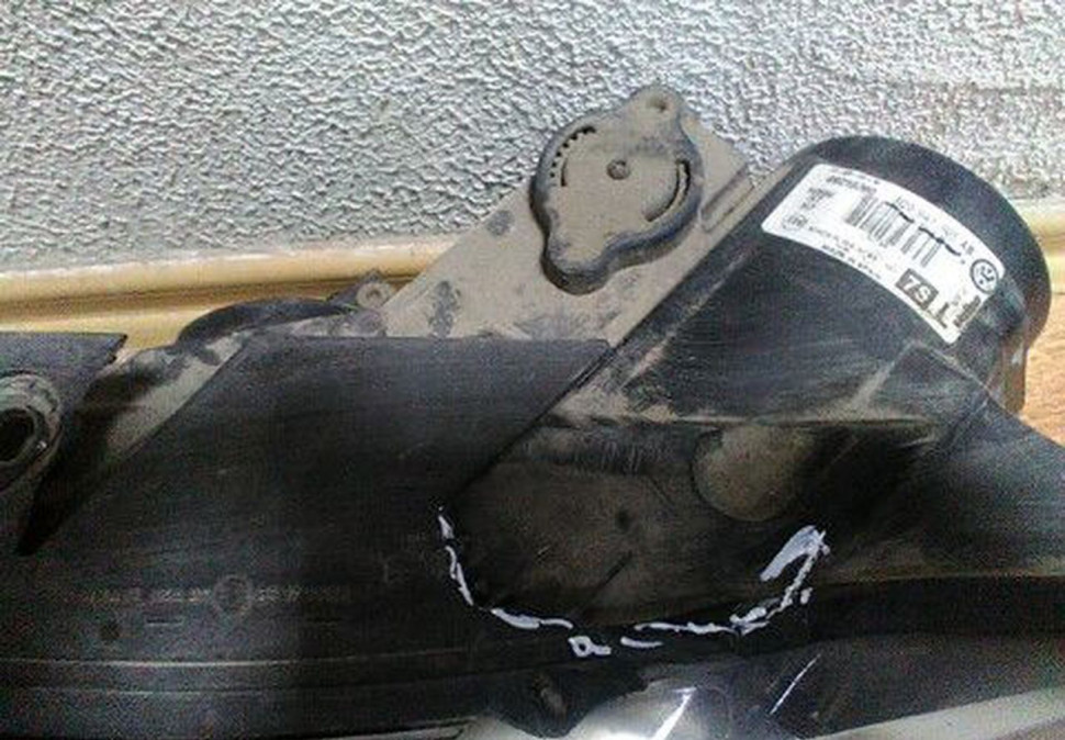 Фара левая Volkswagen Passat B6 галоген сломано 3 крепления oem 3c0941005ab