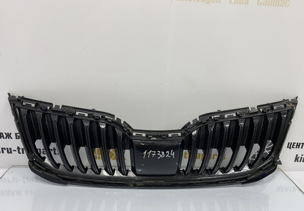 Решетка радиатора Skoda Octavia A7 рестайлинг 2017 OEM 5E0853653C
