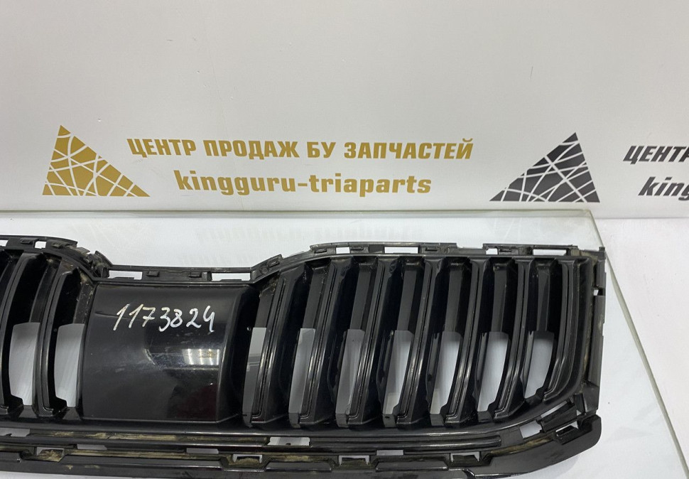 Решетка радиатора Skoda Octavia A7 рестайлинг 2017 OEM 5E0853653C