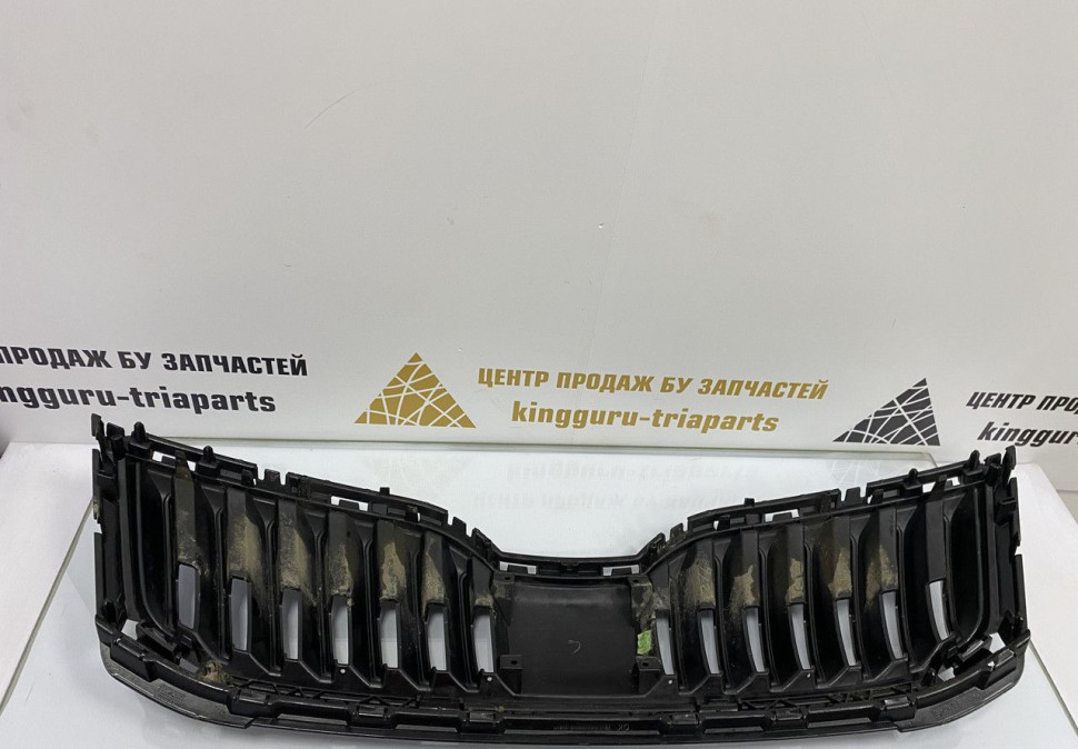 Решетка радиатора Skoda Octavia A7 рестайлинг 2017 OEM 5E0853653C