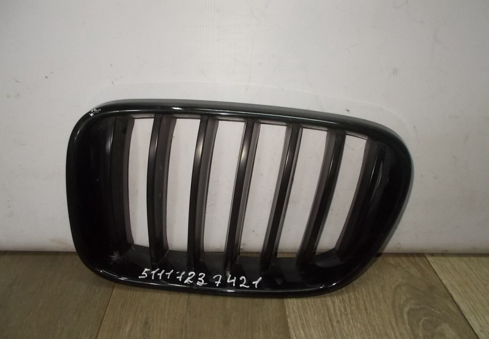 Решётка радиатора левая бу BMW X3 F25 OEM 51117237421