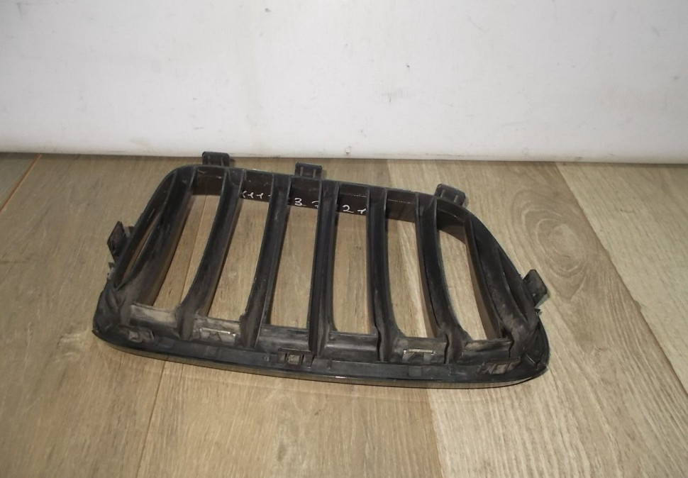 Решётка радиатора левая бу BMW X3 F25 OEM 51117237421