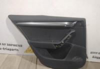 Обивка двери задняя левая бу Skoda Octavia A7 OEM 5E5867211