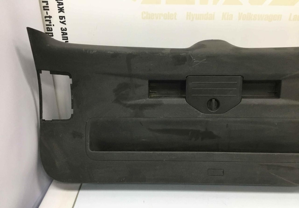 Обивка крышки багажника Volkswagen Touareg 3 OEM 7P6867601C Обивка крышки багажника Volkswagen Touareg 3 OEM 7P6867601C