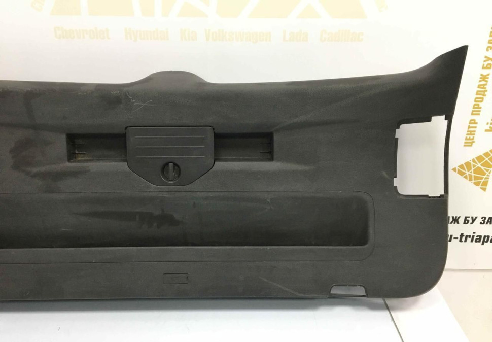 Обивка крышки багажника Volkswagen Touareg 3 OEM 7P6867601C Обивка крышки багажника Volkswagen Touareg 3 OEM 7P6867601C