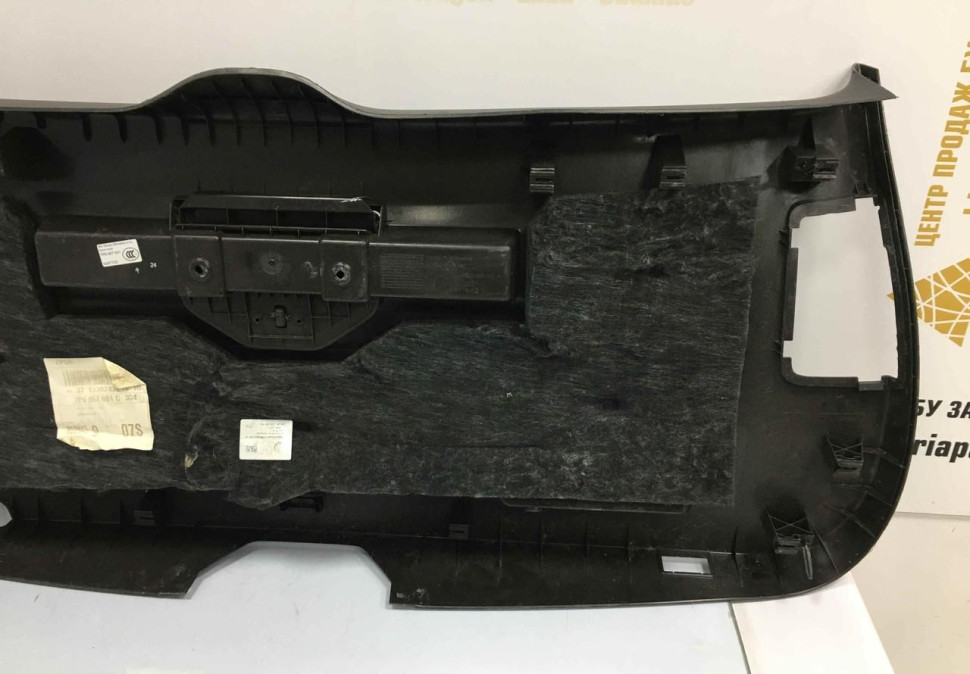 Обивка крышки багажника Volkswagen Touareg 3 OEM 7P6867601C Обивка крышки багажника Volkswagen Touareg 3 OEM 7P6867601C