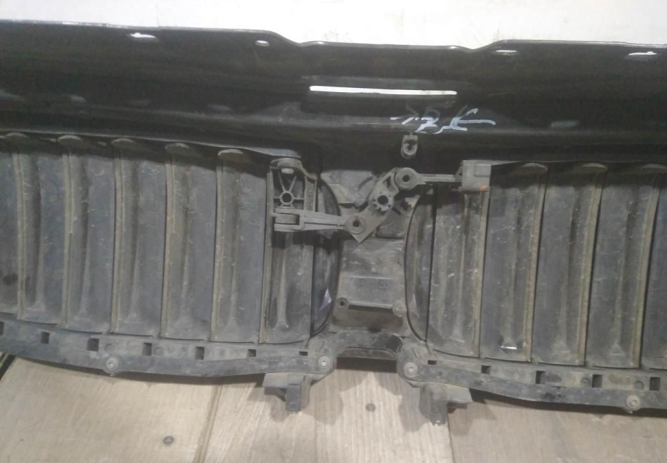 Воздушная заслонка бу BMW 6 G32 GT OEM 51137497775 Воздушная заслонка бу BMW 6 G32 GT OEM 51137497775