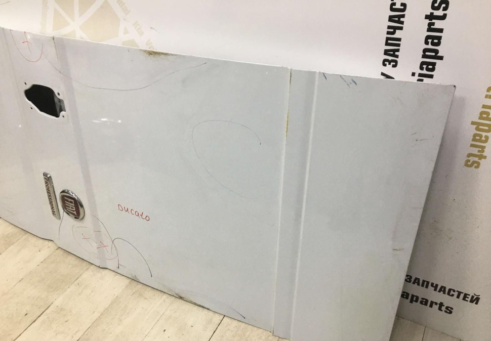 Дверь багажника правая Fiat Ducato OEM 1612598180 Дверь багажника правая Fiat Ducato OEM 1612598180