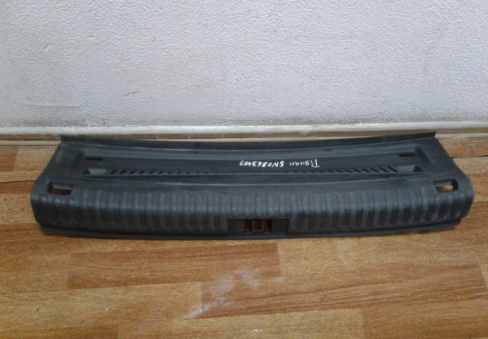 Обивка задней панели Volkswagen Tiguan (11-16) oem 5n0863459