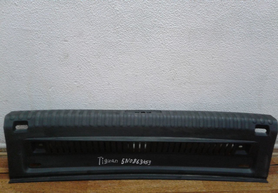 Обивка задней панели Volkswagen Tiguan (11-16) oem 5n0863459 Обивка задней панели Volkswagen Tiguan (11-16) oem 5n0863459