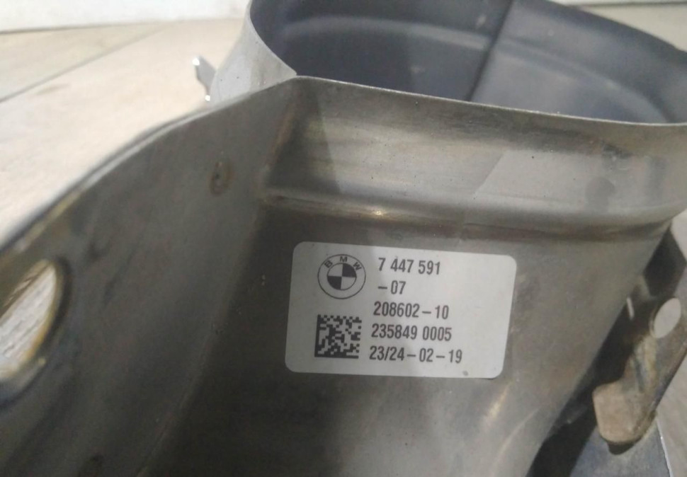 Насадка глушителя левая бу BMW X7 G07 OEM 51127447591 Насадка глушителя левая бу BMW X7 G07 OEM 51127447591