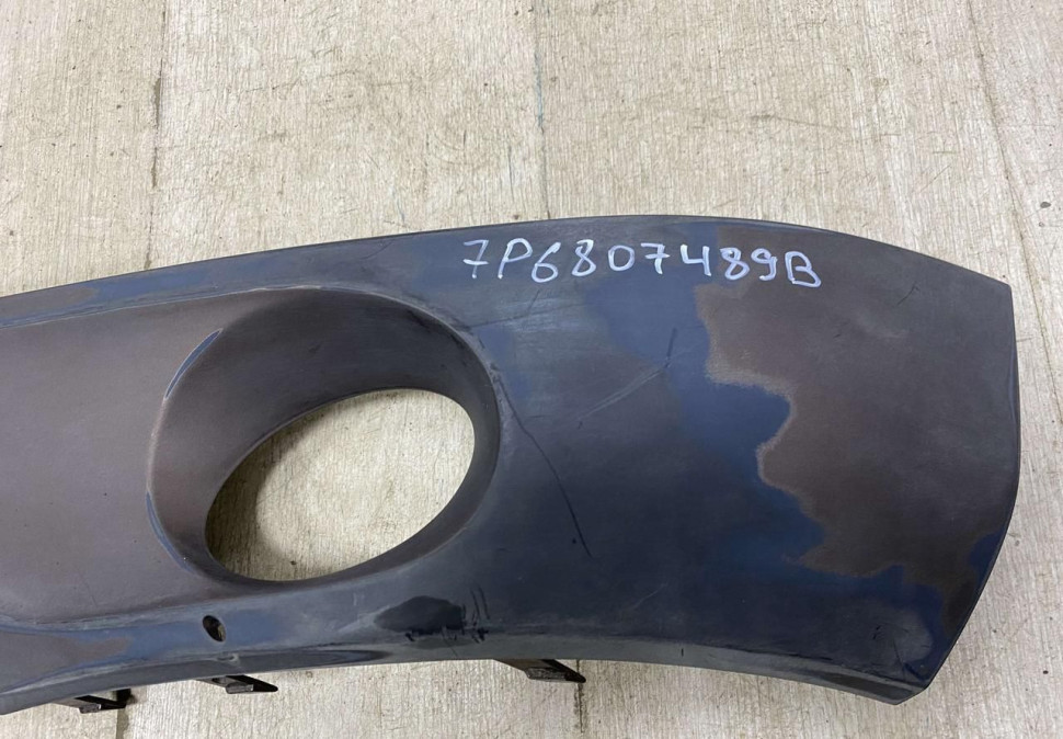 Решетка птф левая Volkswagen Touareg NF 2010 oem 7P6807489B
