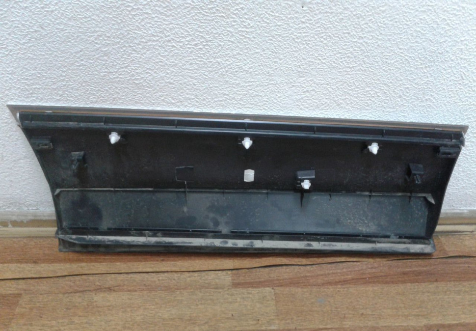 Накладка двери задняя левая Volkswagen Tiguan 2 oem 5na854949