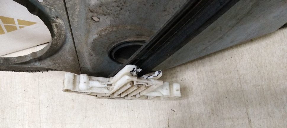 Стеклоподъемник задний левый в сборе Volkswagen Passat B5 96-05 oem 3B9839755C Стеклоподъемник задний левый в сборе Volkswagen Passat B5 96-05 oem 3B9839755C