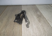 Петля капота левая бу Skoda Superb 2 OEM 3T0823301B