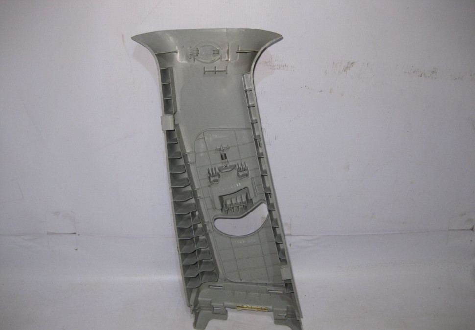 Накладка стойки передняя правая Hyundai ix35 oem 858432y000 (мал. трещ.) (скл-3) Накладка стойки передняя правая Hyundai ix35 oem 858432y000 (мал. трещ.) (скл-3)