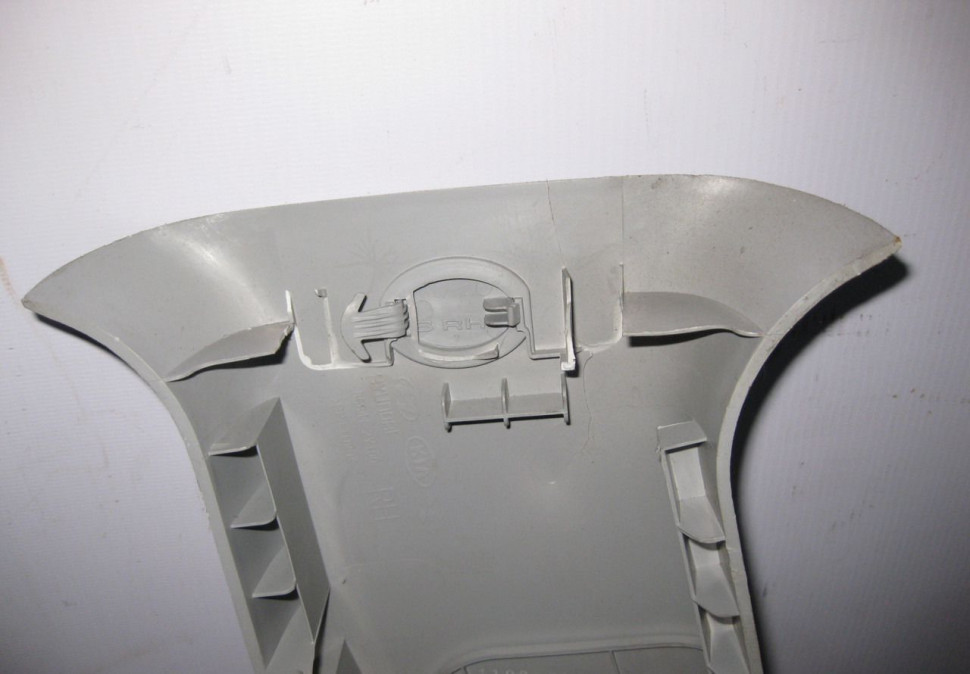 Накладка стойки передняя правая Hyundai ix35 oem 858432y000 (мал. трещ.) (скл-3) Накладка стойки передняя правая Hyundai ix35 oem 858432y000 (мал. трещ.) (скл-3)