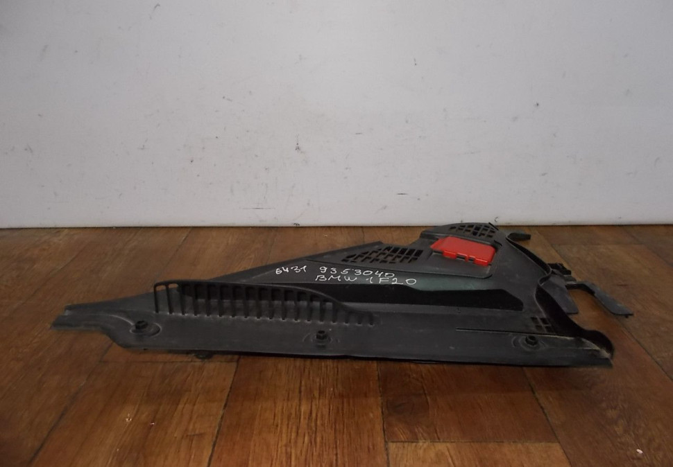 Накладка под жабо правая бу BMW 1 F20 OEM 64319353040