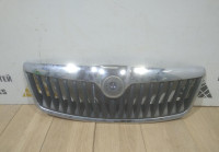 Решетка радиатора бу Skoda Octavia A5 OEM 1Z0853651C