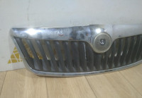 Решетка радиатора бу Skoda Octavia A5 OEM 1Z0853651C