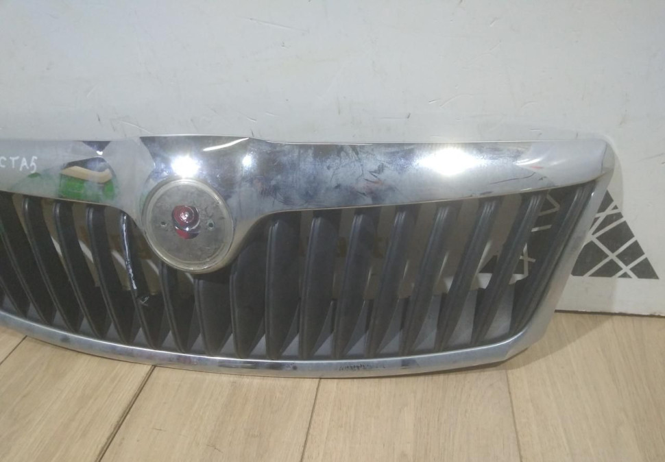 Решетка радиатора бу Skoda Octavia A5 OEM 1Z0853651C Решетка радиатора бу Skoda Octavia A5 OEM 1Z0853651C