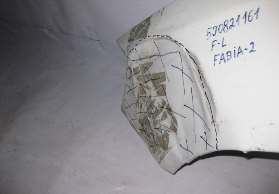 Крыло переднее левое Skoda Fabia 2 oem5j0821161 (вмятина) (скл-3)