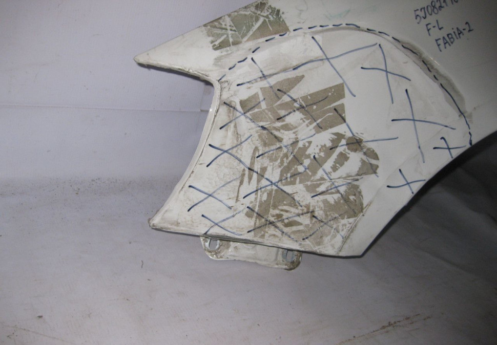 Крыло переднее левое Skoda Fabia 2 oem5j0821161 (вмятина) (скл-3)