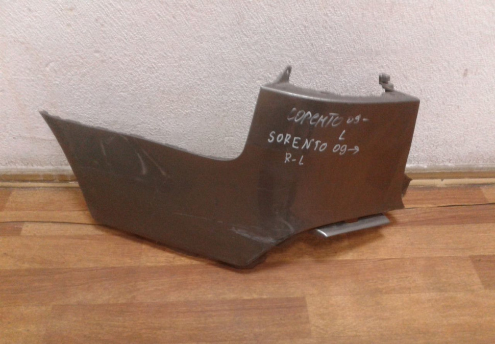 Клык заднего бампера левый Kia Sorento oem 866812p000