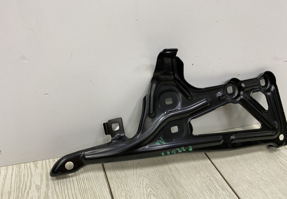 Кронштейн крыла правый BMW X2 F39 OEM 7431008 Кронштейн крыла правый BMW X2 F39 OEM 7431008