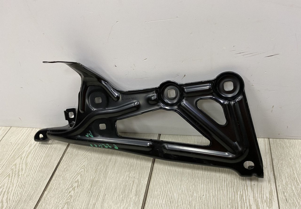 Кронштейн крыла правый BMW X2 F39 OEM 7431008 Кронштейн крыла правый BMW X2 F39 OEM 7431008
