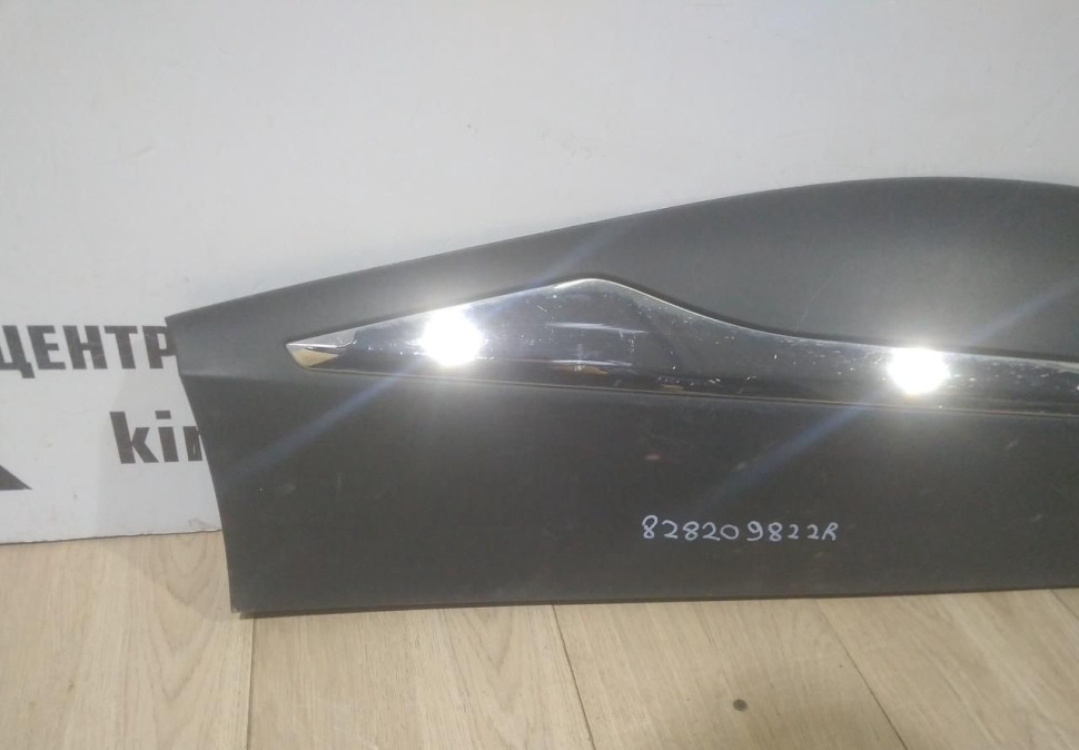 Молдинг двери задний правый бу Renault Kaptur OEM 828209822R