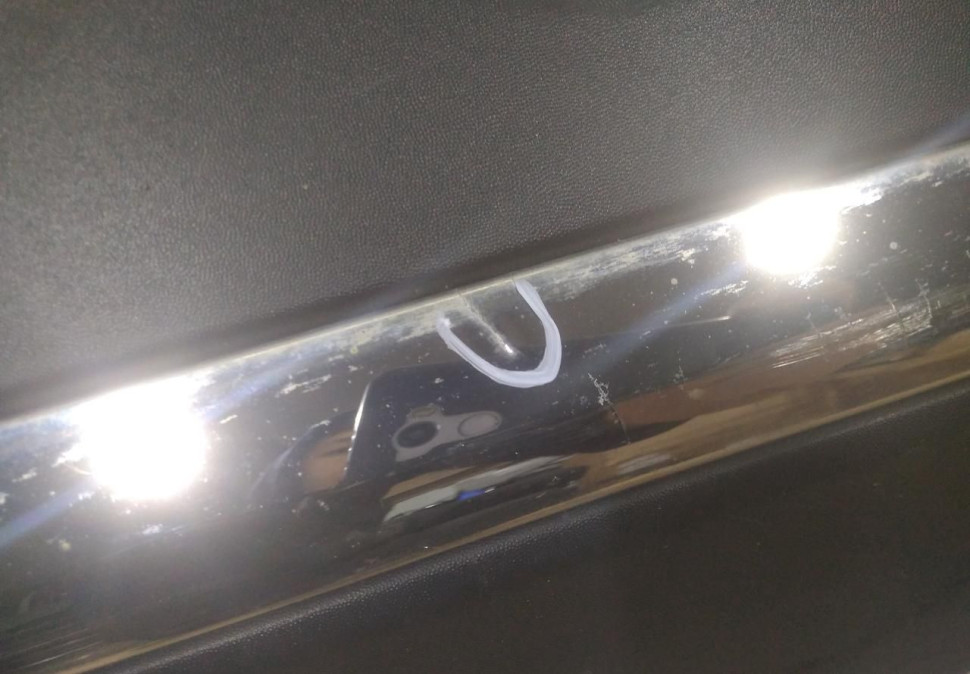 Молдинг двери задний правый бу Renault Kaptur OEM 828209822R