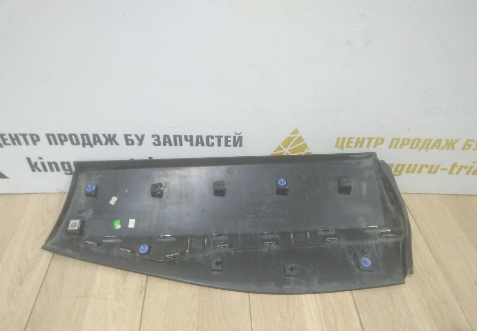 Молдинг двери задний правый бу Renault Kaptur OEM 828209822R