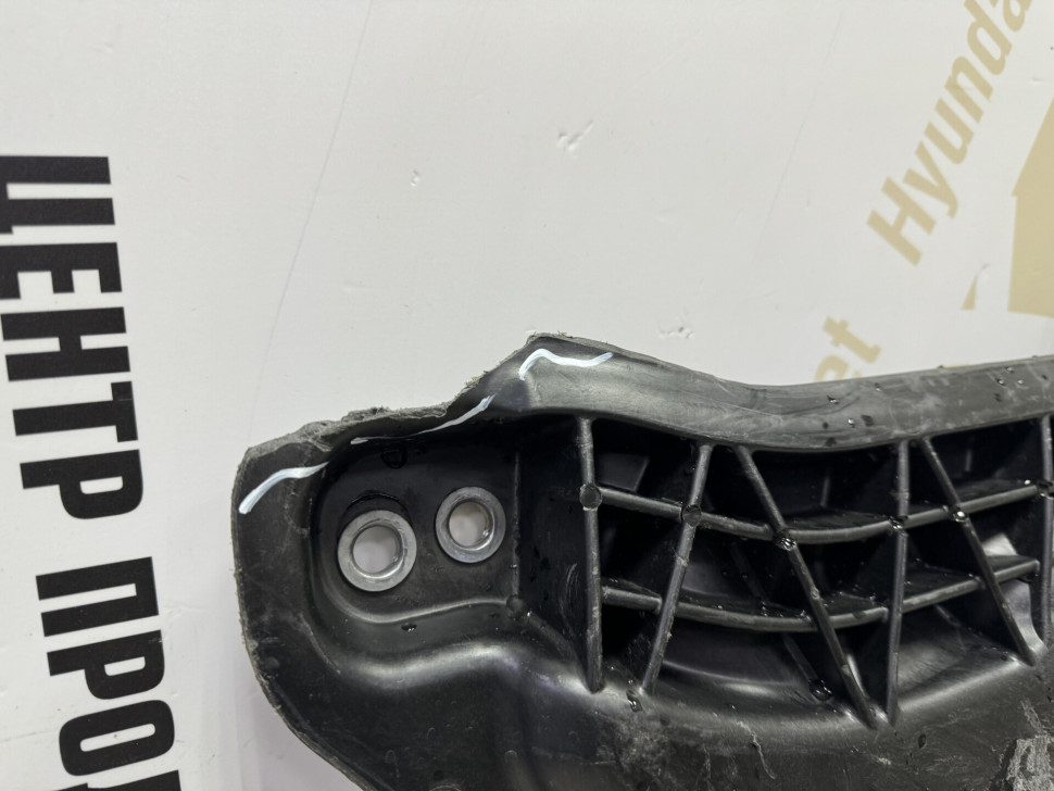Защита двигателя Skoda Octavia A7 OEM 3Q0825901