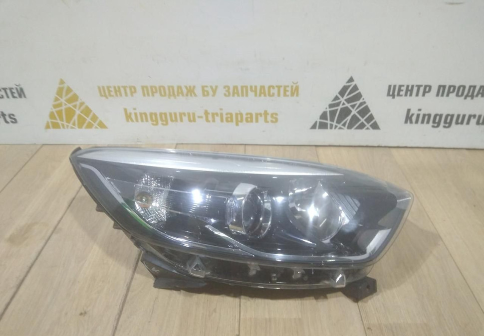 Фара правая бу Renault Kaptur OEM 260108765R