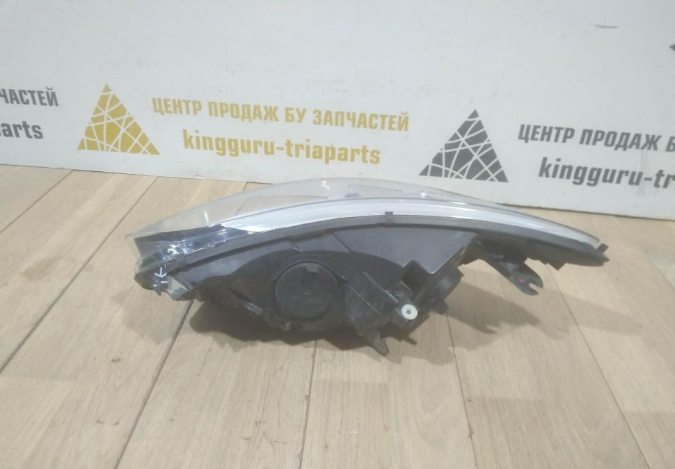Фара правая бу Renault Kaptur OEM 260108765R Фара правая бу Renault Kaptur OEM 260108765R