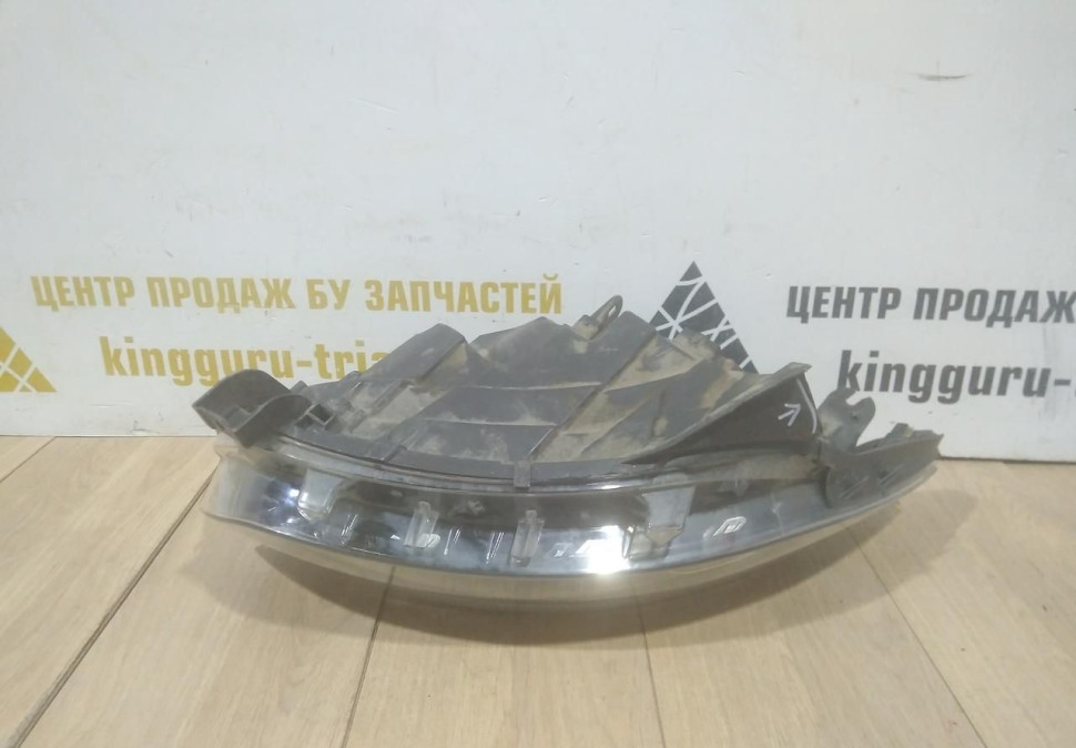 Фара правая бу Renault Kaptur OEM 260108765R Фара правая бу Renault Kaptur OEM 260108765R