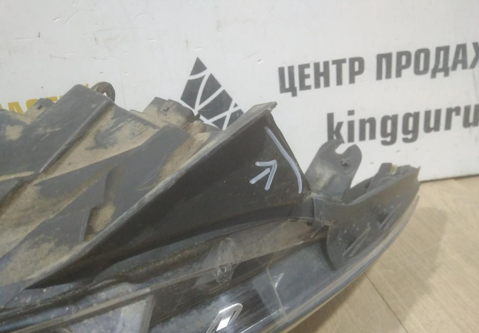 Фара правая бу Renault Kaptur OEM 260108765R Фара правая бу Renault Kaptur OEM 260108765R